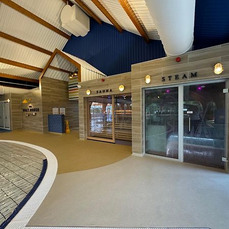 The Boat House, Hot Tub Lodge South Cerney Exterior photo