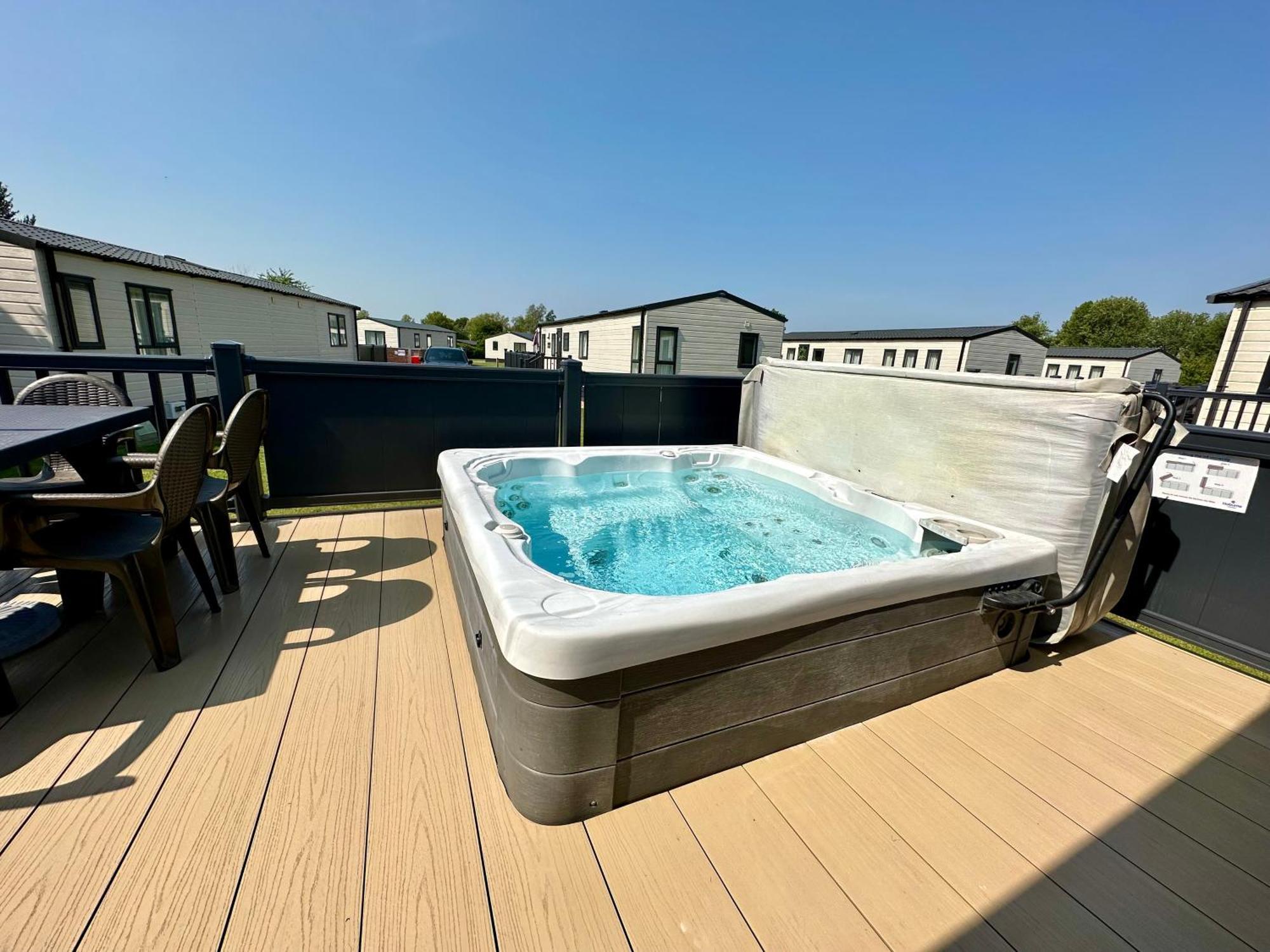 The Boat House, Hot Tub Lodge South Cerney Exterior photo