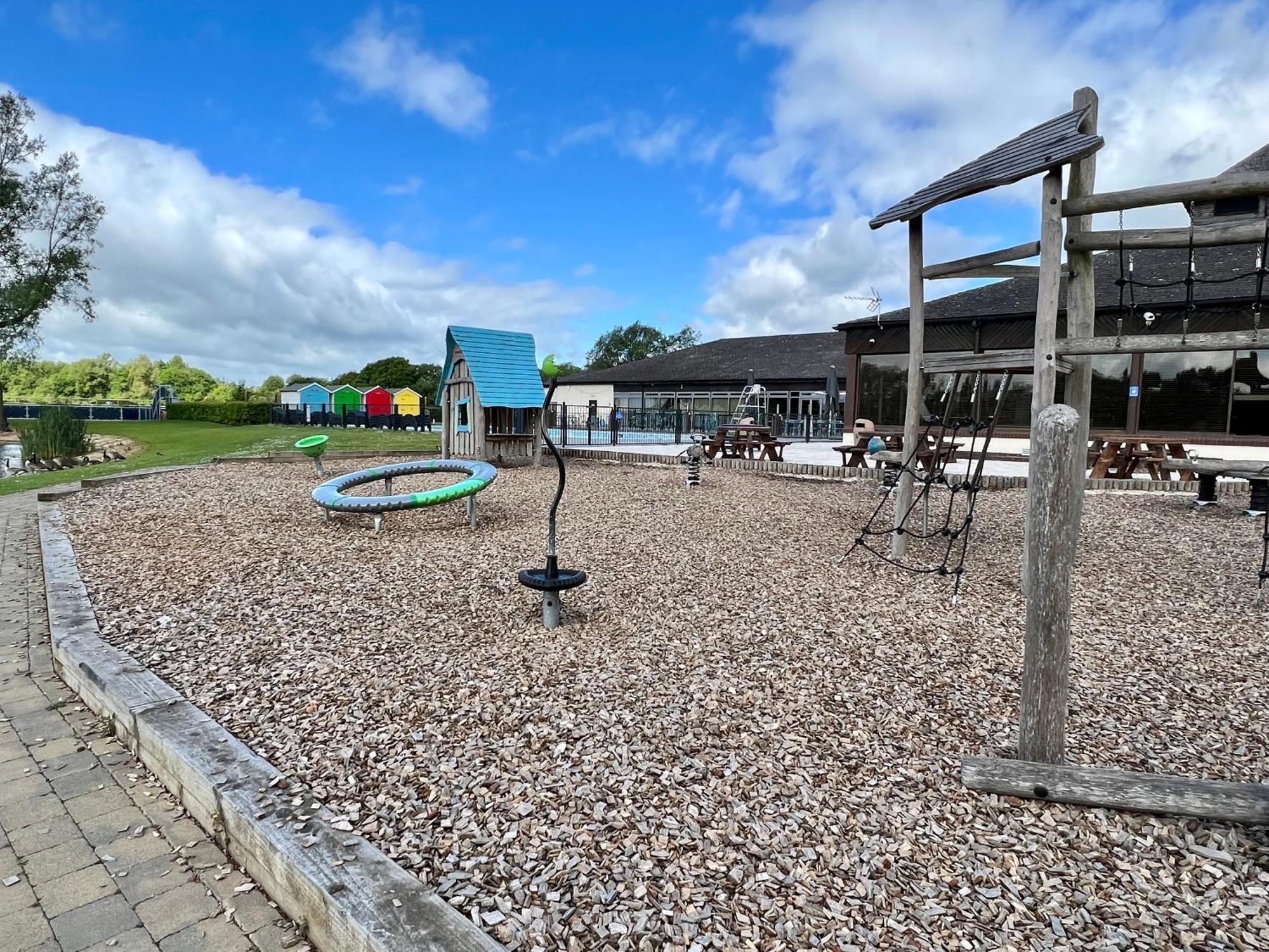 The Boat House, Hot Tub Lodge South Cerney Exterior photo