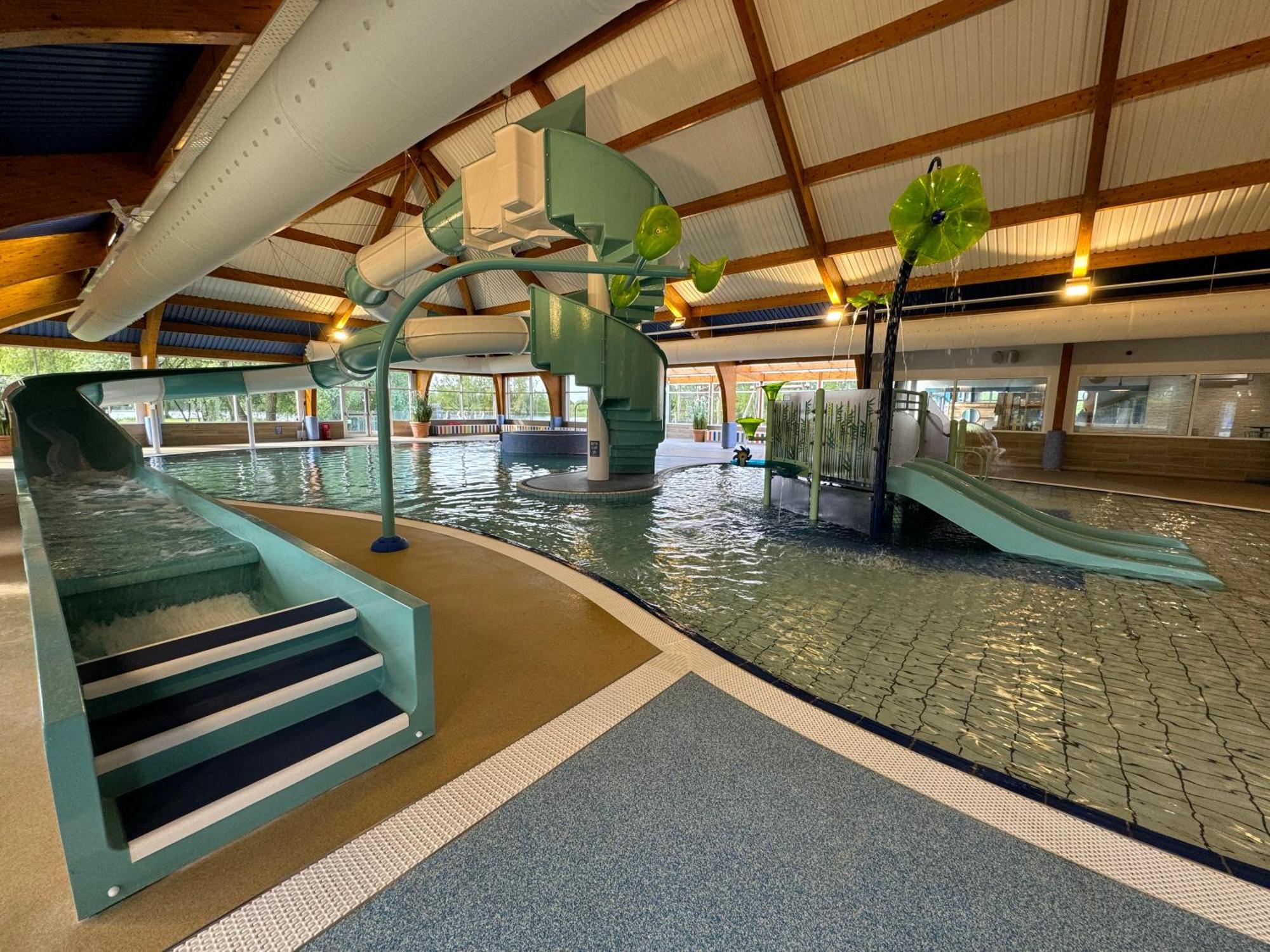 The Boat House, Hot Tub Lodge South Cerney Exterior photo